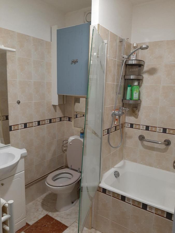 Pratique Et Calme Dans Centre De Evry Lägenhet Courcouronnes Exteriör bild